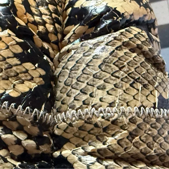 Pantera Snakeskin Clutch in Black and Brown with Gold Clasp- GUC - Picture 9 of 12